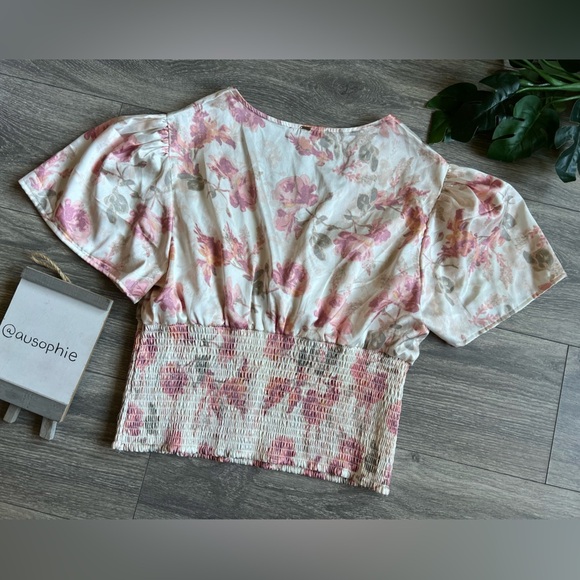 NWOT! Guess pink peach floral flutter sleeve smocked waist coquette top. Size XL - Picture 5 of 15